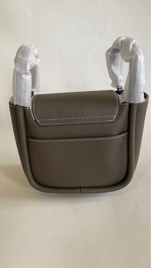 HOLB Bento GL in Charcoal ON HAND (Category: Cross-body Bags) located in Paranaque City. Submitted by scattermatter (Listing ID 1336187277, Image 2). Description: House of Little Bunny - Bento Color Charcoal, Silver hardware Genuine Leather ₱4800 ✅Complete inclusions - dust bag, ecobag, tag 📍Location: Parañaque 💰Payment: BPI or Gcash 🚚Shipping: c/o buyer - Lalamove/J&T/Gogo.