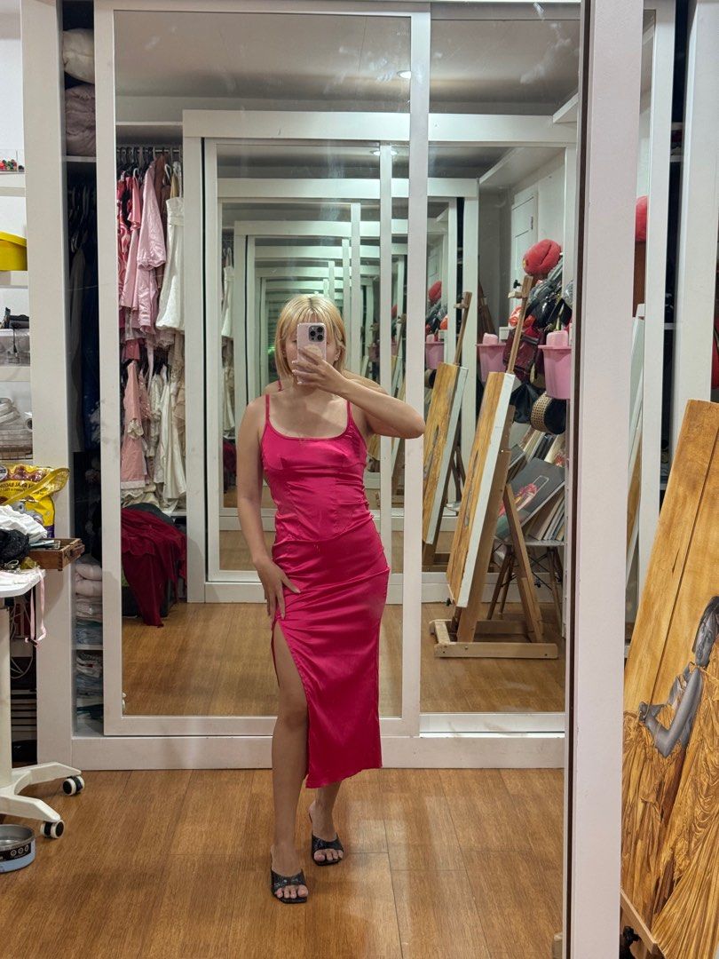 Hot pink Barbie dress (Category: Evening dresses & gowns) located in Cainta. Submitted by kitskit (Listing ID 1336307133, Image 2). Description: Bought from the orange app only worn once! .