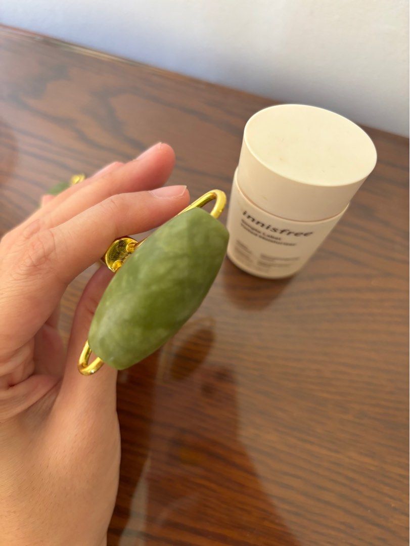 Innisfree Simple Label Tinted Moisturizer w/ Free Jade Roller (Category: Face Care) located in Cebu City. Submitted by kawaiiparty (Listing ID 1336157280, Image 3). Description: Bought in 2023. Expiry is 2026 pls see last photo 50% used then stored Pls understand this is a used item but no issues i think cleanliness wise since it is a pour on Jade roller has flaws: the plating is tarnished but jade is heavy and in good condition .
