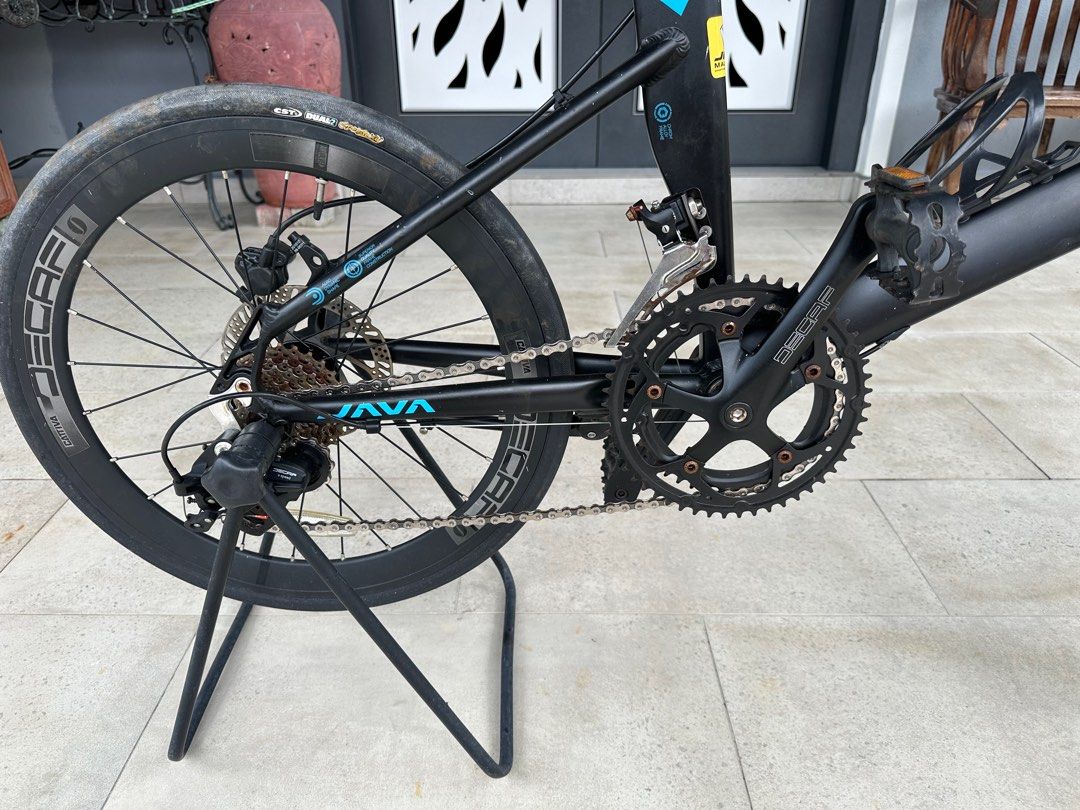 Java Minivelo (Category: Bicycles) located in Bangi. Submitted by assa234 (Listing ID 1336165802, Image 3). Description: 451 JAVA CL218S ALUMINIUM MINIVELO FRAME & FORK: JAVA CL2 ALUMINIUM WHEELSET : 24H JAVA DECA 40MM WHEEL TIRE: 20X11/8 CST SPEED SYSTEM: DECA 2X9 CHAIN : KMC CASSETTE: 11-28T 9S ROAD CRANKSET: 42/52T 170MM BRAKE : TEKTRO HYDRAULIC STEM: +-7° DECA ALUMINIUM SADDLE: JAVA DECA -Negotiable.