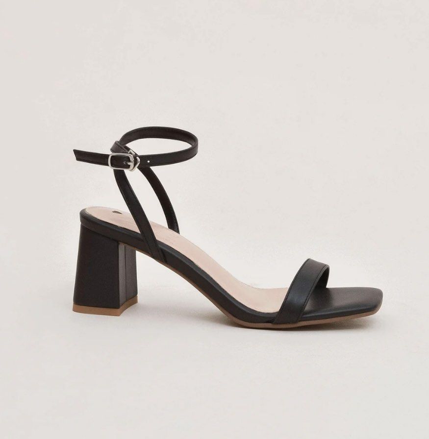 KALEI NOIR - HUE - SIZE 7 (Category: Heels) located in Bulacan. Submitted by findingtreasuresph (Listing ID 1336226464, Image 3). Description: Used only once for an event.