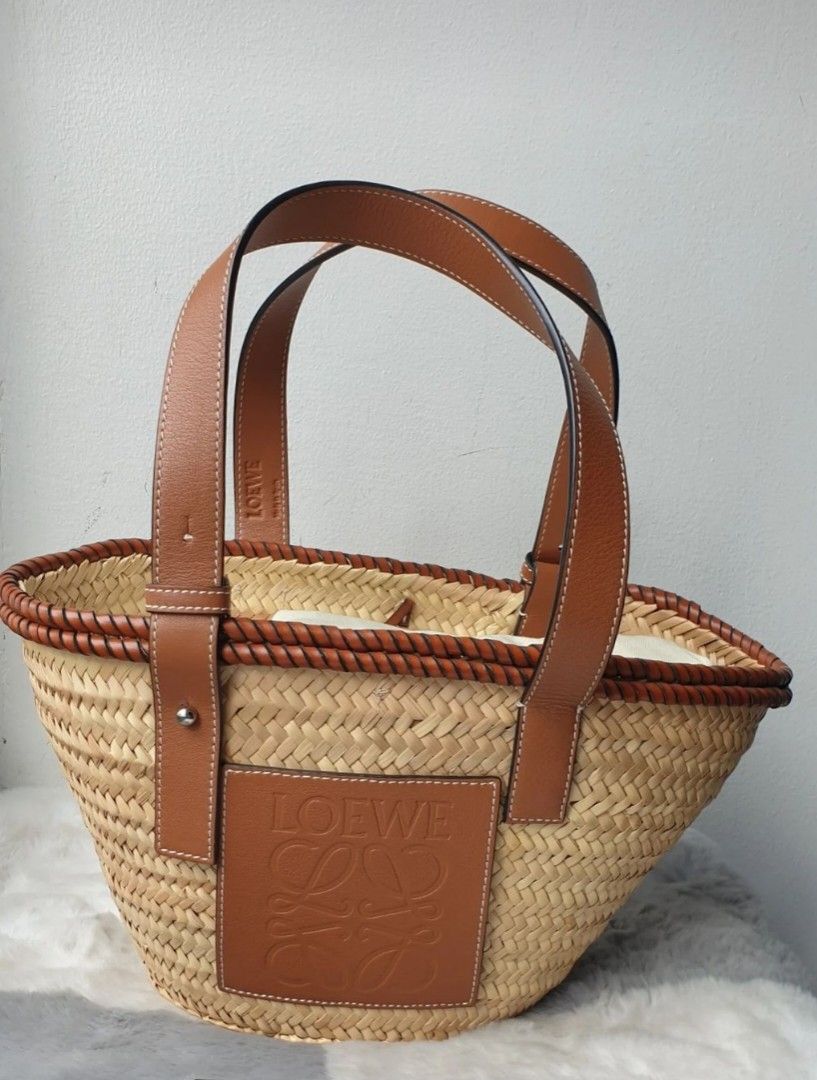 Loewe basket (Category: Luxury Bags & Wallets) located in Santa Ana. Submitted by astonandariana (Listing ID 1336197293, Image 1). Description: .