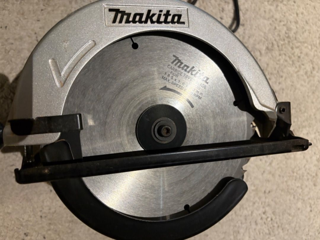 Makita 5606b circular saw deals