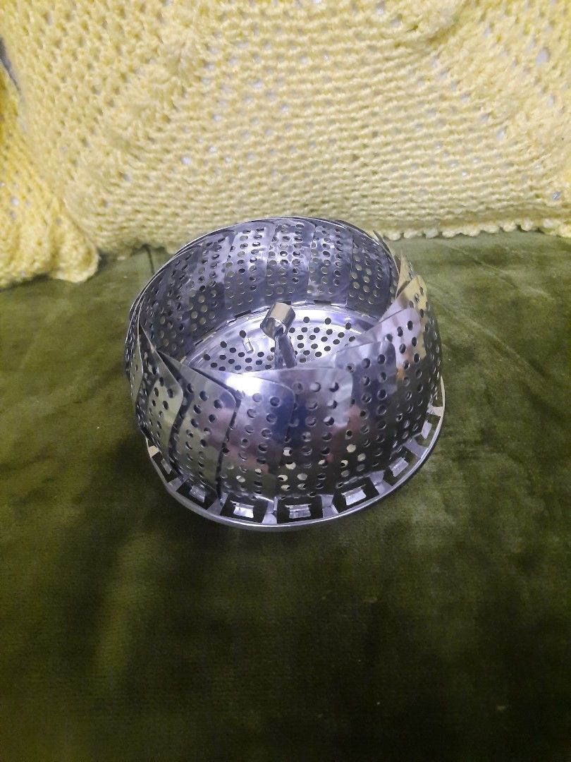 Metal fruit tray 9" 1 pc (Category: Other Kitchenware & Tableware) located in Manila. Submitted by luckycharm_215 (Listing ID 1336237834, Image 2). Description: good condition imported.