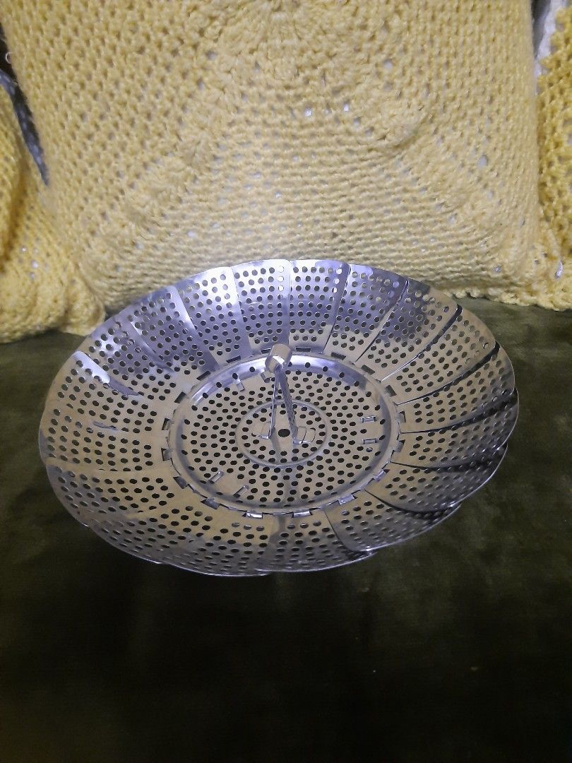 Metal fruit tray 9" 1 pc (Category: Other Kitchenware & Tableware) located in Manila. Submitted by luckycharm_215 (Listing ID 1336237834, Image 1). Description: good condition imported.