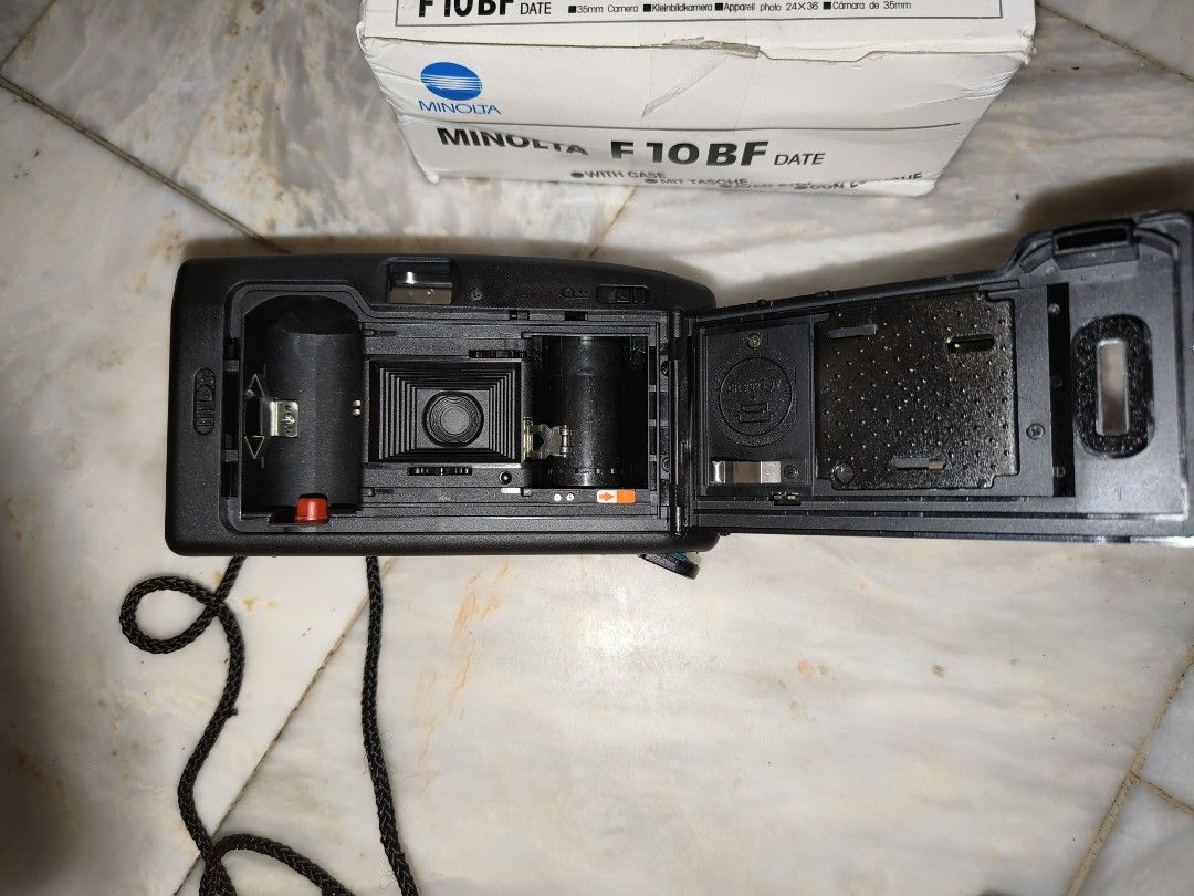 Minolta Vintage (stuck battery) (Category: Cameras) located in Cavite. Submitted by sophiayudequina (Listing ID 1336189007, Image 2). Description: Minolta Vintage Camera issue: stuck po battery ✅price: ₱50 ✅for collection or if kaya nyo alisin battery ☺️ 📞Sophia 09265740531 MOP: gcash MOD: pick up note: choose n book your courier location: Molino 3 Bacoor.