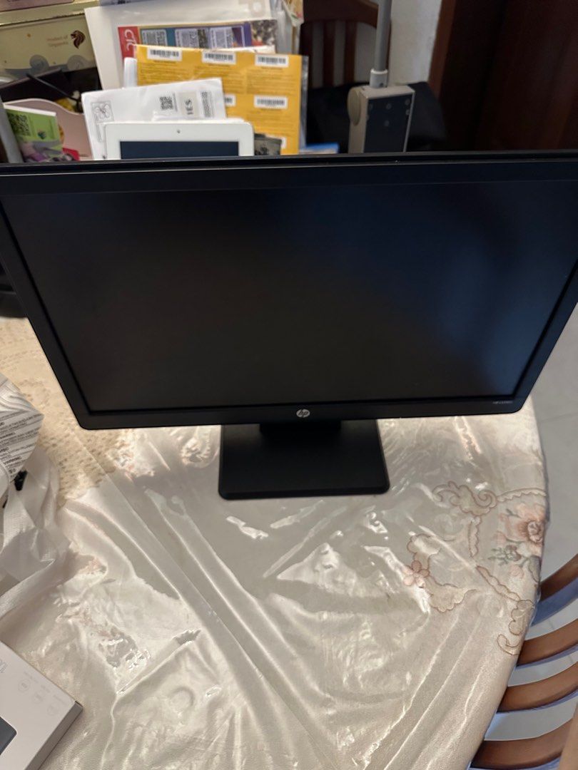 Monitor (Category: Monitor Screens) located in Singapore. Submitted by jaym123 (Listing ID 1336239704, Image 1). Description: Collect at my block.
