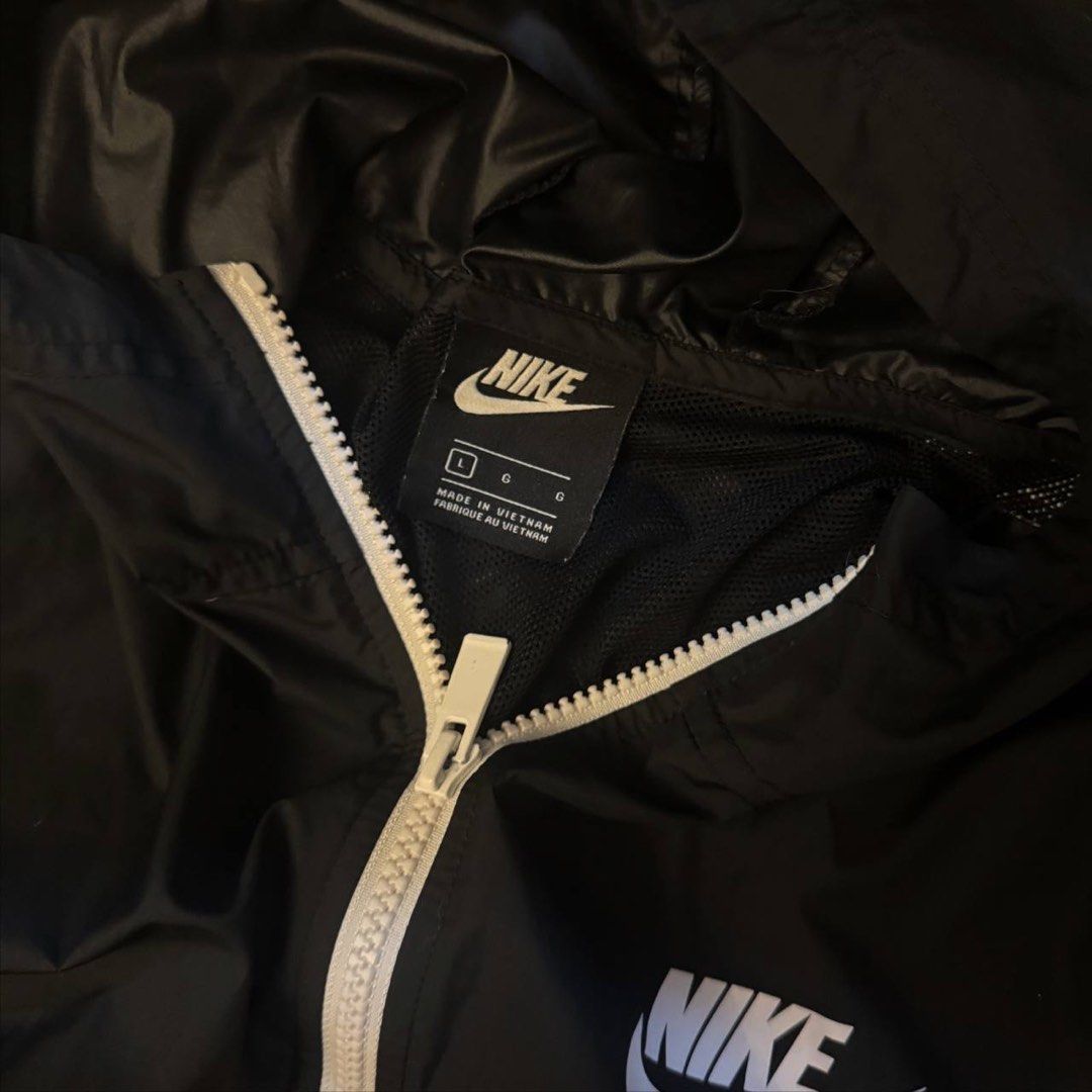 Nike Women s Swoosh Colorblock Full Zip Hooded Jacket