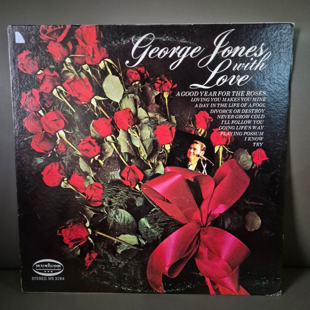 Plaka/ vinyl record.george JONES (Category: Vinyls) located in Valenzuela. Submitted by toyharry (Listing ID 1336233592, Image 1). Description: EXCELLENT CONDITION , U.S pressed😘.