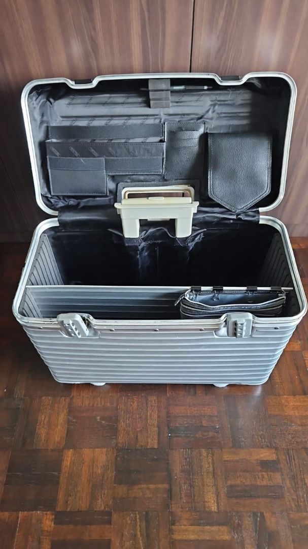 Large pilot case shop