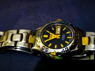 (Category: ) located in . Submitted by vprtimepieces (Listing ID 1333937760, Image 1). Description: .