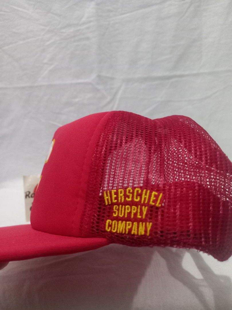 Topi NHL Calgary Flames x Herschel trucker Fesyen Pria Aksesoris Topi di Carousell