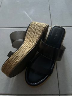 (Category: ) located in . Submitted by zzzzcloset (Listing ID 1336176143, Image 1). Description: .