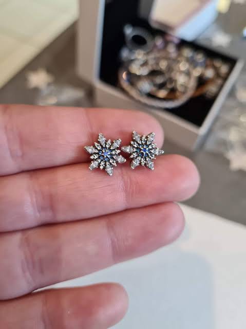 SALE PANDORA CRYSTALLISED SNOWFLAKE STUD EARRINGS Women s Fashion Jewelry Organizers Earrings on Carousell