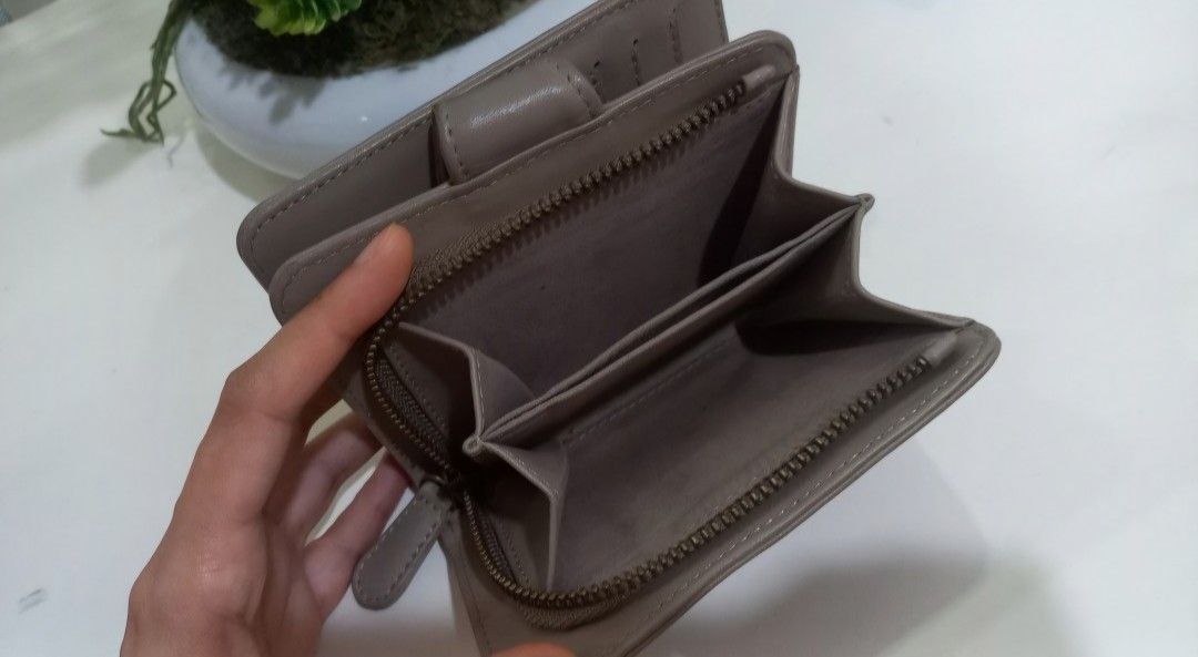 Adrani leather outlet