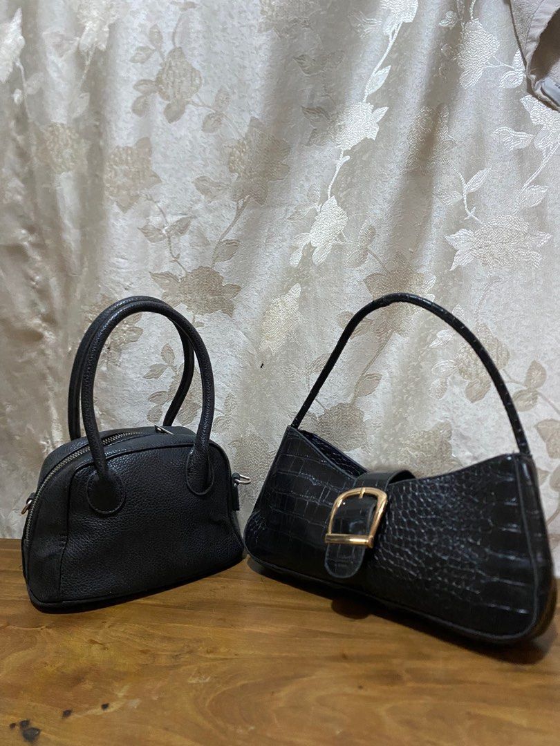 Baguette Shoulder Bag Hand Bag (Category: Purses & Pouches) located in Cainta. Submitted by div.declutters (Listing ID 1336435837, Image 1). Description: 150 for 2 bags only flaw: baguette broken zipper but can still use it.
