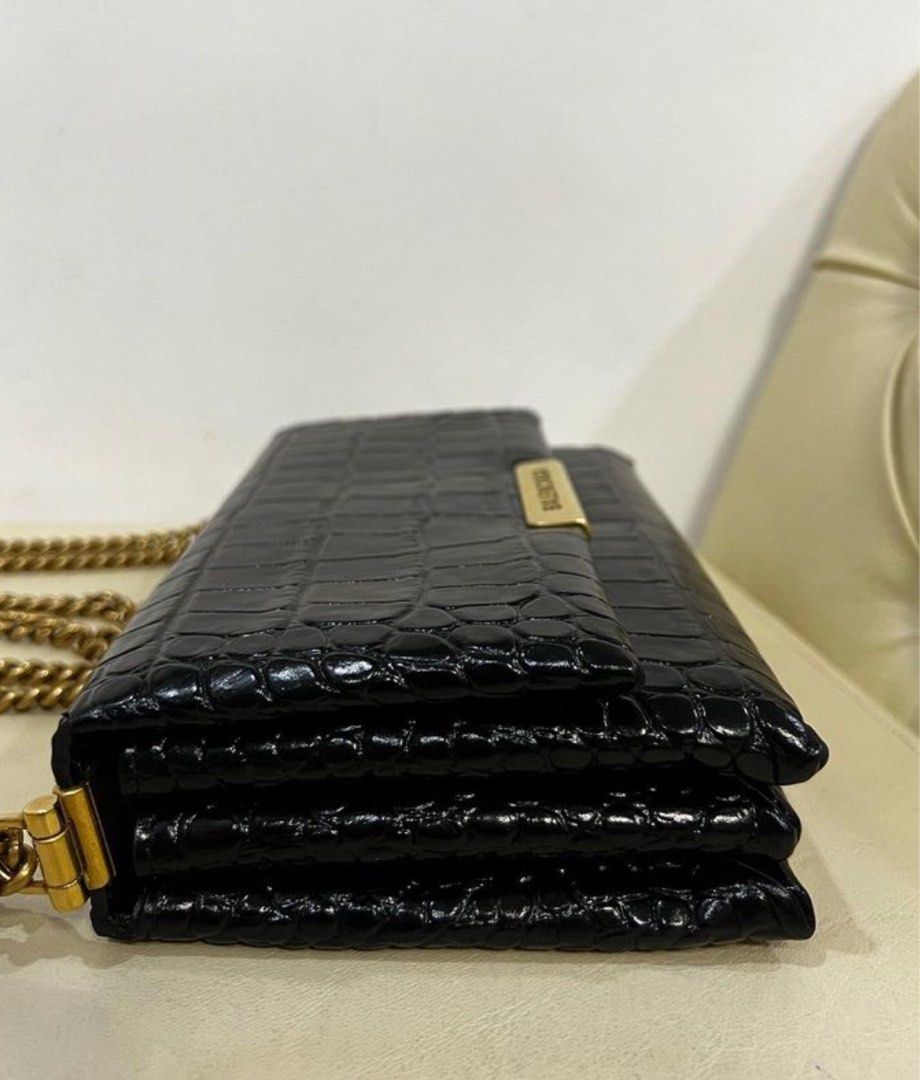 Balen trio croc (Category: Luxury Bags & Wallets) located in Santa Ana. Submitted by astonandariana (Listing ID 1336448288, Image 3). Description: .