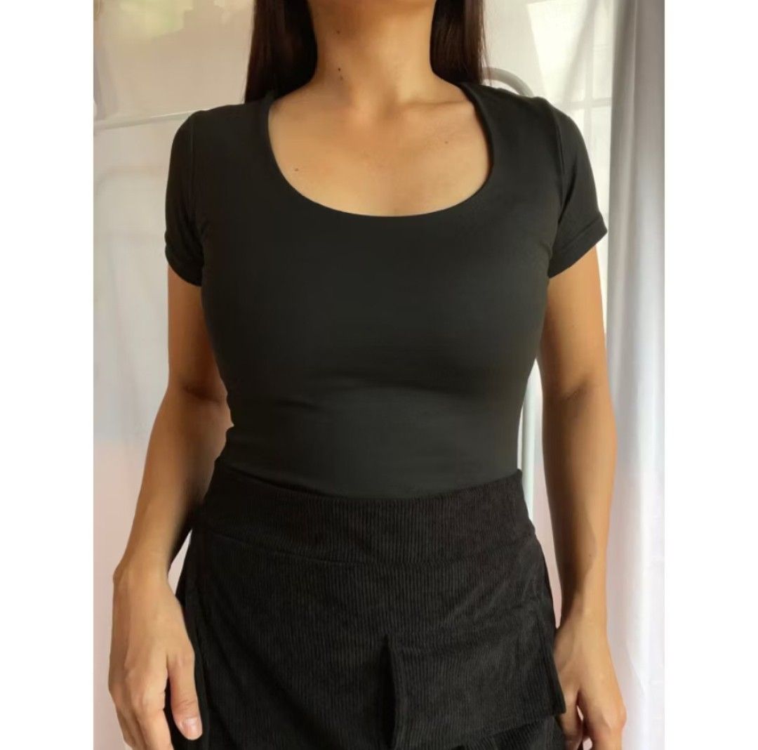 Basic Black Top Bundle (Category: Others Tops) located in Makati City. Submitted by dawn_e (Listing ID 1336363325, Image 2). Description: - brand new - size: small - haven't used them - rfs: not my size MOP: gcash only MOD: grab, lalamove, j&t.