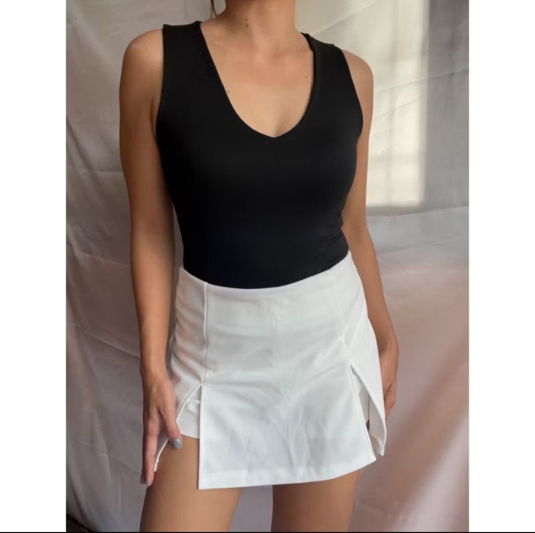 Basic Black Top Bundle (Category: Others Tops) located in Makati City. Submitted by dawn_e (Listing ID 1336363325, Image 1). Description: - brand new - size: small - haven't used them - rfs: not my size MOP: gcash only MOD: grab, lalamove, j&t.