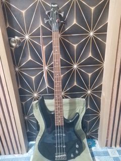 Bass guitar