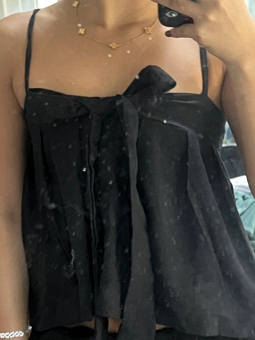 Black Linen Top with Bow (Category: Blouses) located in Paranaque City. Submitted by flamespicks (Listing ID 1336406512, Image 1). Description: Brand: None Size: S Condition: Never Used Fabric: Linen Rfs: Decluttering and doesn't really fit my body that well huhu Model's Measurements Bust: 33 Waist: 25 Hips: 35 .