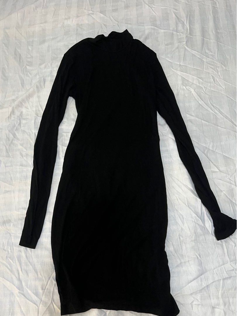 Black Turtle Neck Backless Bodycon Dress (Category: Dresses) located in Paranaque City. Submitted by flamespicks (Listing ID 1336410291, Image 3). Description: SOLD Brand: none Size: S Condition: Lightly Used Fabric: Cotton very strechable and buttery fabric Rfs: decluttering Model's Measurements Bust: 33 Waist: 25 Hips: 35 .