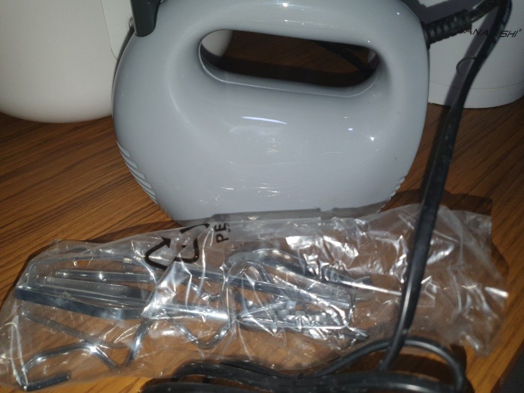 BLAKK Hand mixer (Category: Cookware & Accessories) located in Quezon City. Submitted by myrameds (Listing ID 1336483058, Image 3). Description: - nabuksan lang ang box peri di pa nagagamit. - still in very good condition - decluterring - slightly negotiable -bago pa po.