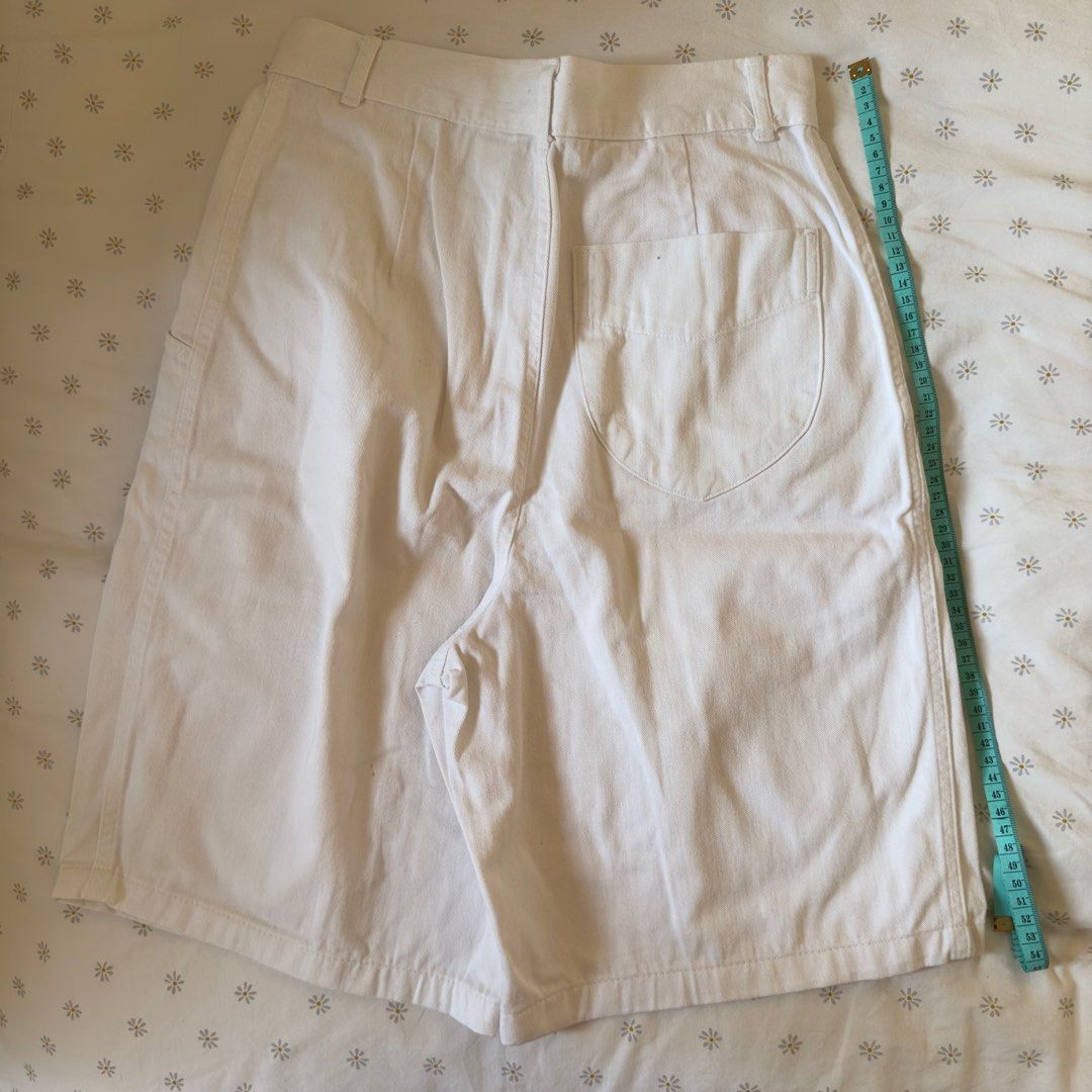 Calvin Klein White Denim Shorts (Category: Shorts) located in Pasig City. Submitted by preluvbyem (Listing ID 1336413531, Image 2). Description: Mahaba sya below the knee sa akin Size: XS-S PM if you want more photos MoP: Gcash / Maya Courier: J&T only (buyer will handle sf).