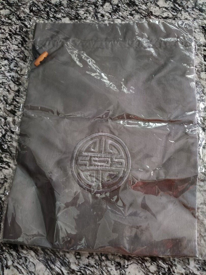 Drawstring bag (Category: Beach Bags) located in Singapore. Submitted by hamstermouse (Listing ID 1336336898, Image 1). Description: .