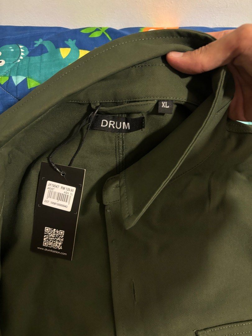 DRUM JACKET (Category: Coats, Jackets and Outerwear) located in Jerteh. Submitted by zion.thrift (Listing ID 1336446961, Image 2). Description: BUY WRONG SIZE ITEM NEW TAPI SEBAB DAH SARUNG JADI KITA CLAIM LIKE NEW JELAH BELI RM129.90 JUAL RM100 JE !!!.