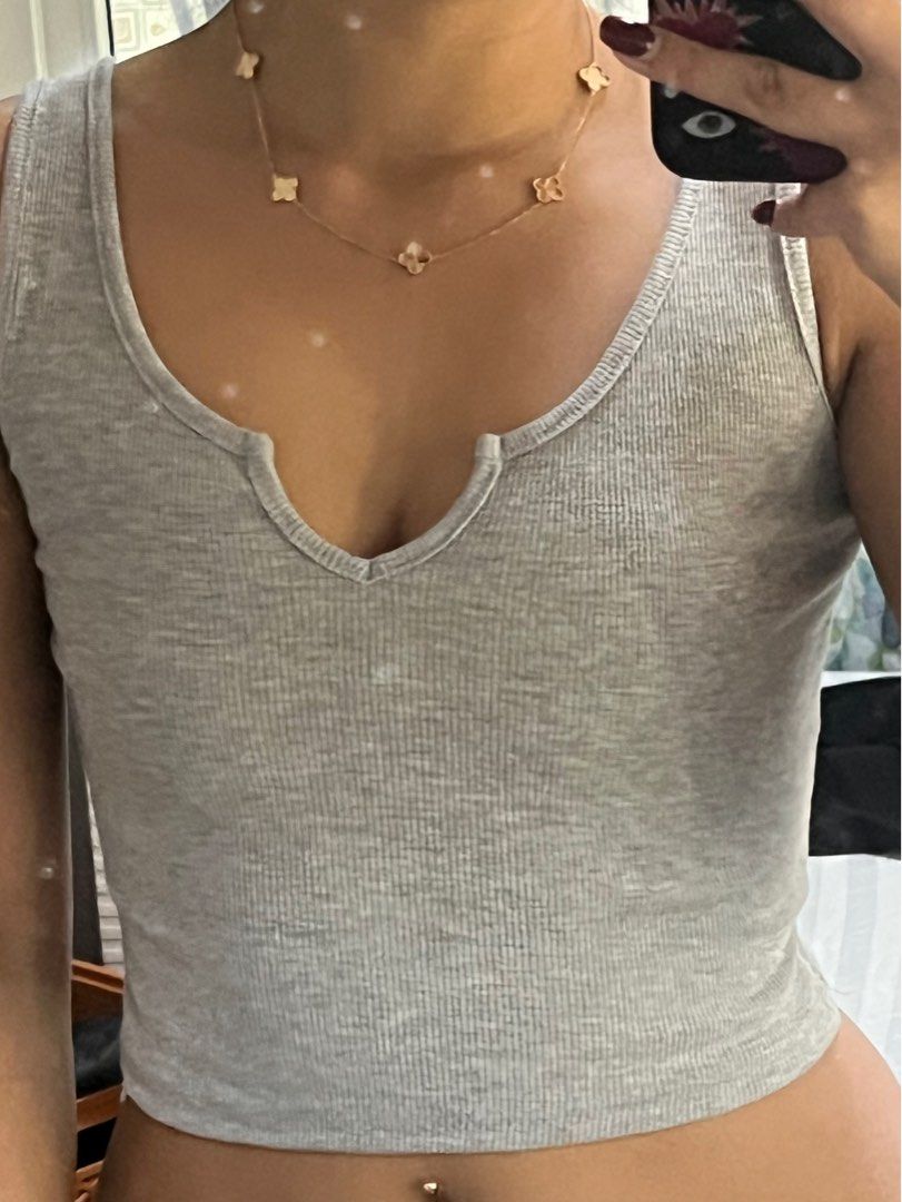 Gray Cropped Top (Category: Sleeveless) located in Paranaque City. Submitted by flamespicks (Listing ID 1336405185, Image 1). Description: Brand: none Size: Xs Condition: Lightly Used Fabric: Cotton Rfs: Decluttering Model's Measurements Bust: 33 Waist: 25 Hips: 35 .