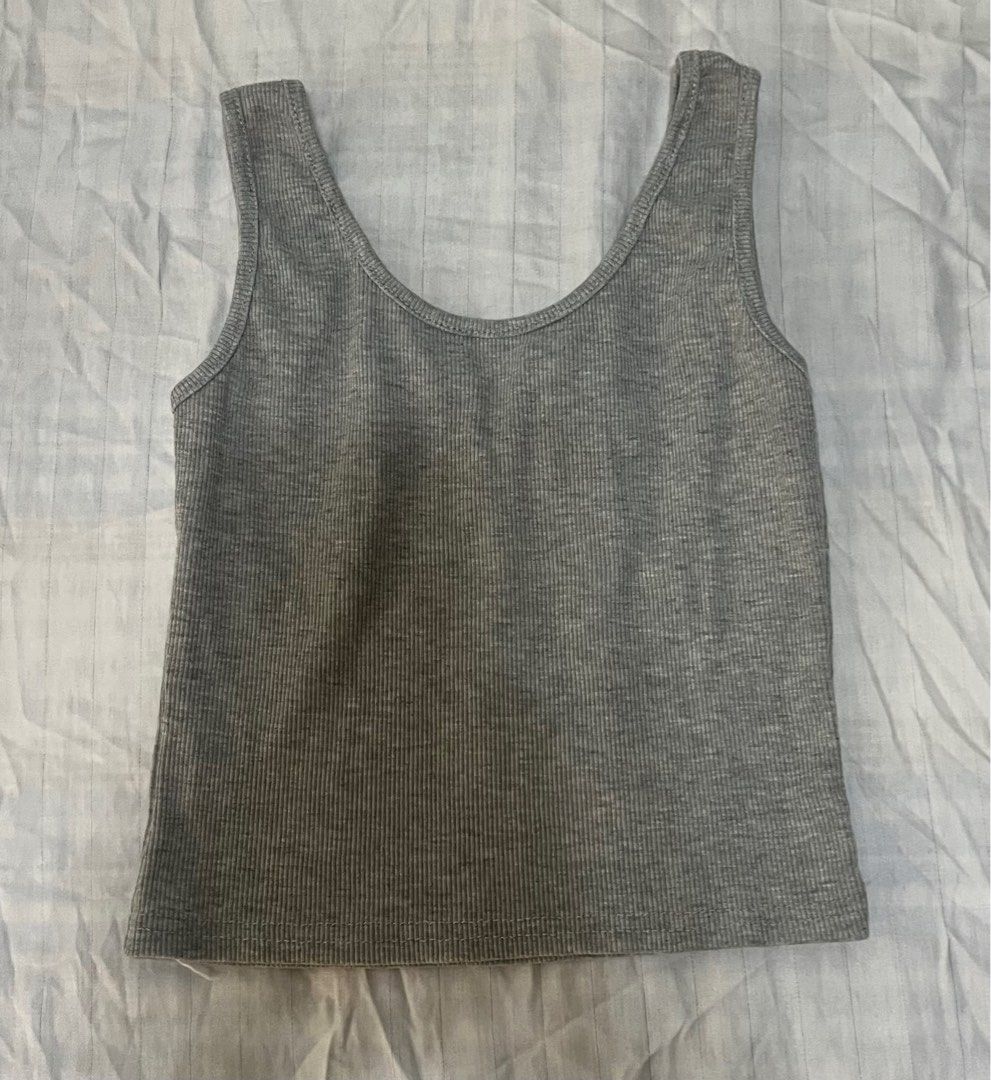 Gray Cropped Top (Category: Sleeveless) located in Paranaque City. Submitted by flamespicks (Listing ID 1336405185, Image 3). Description: Brand: none Size: Xs Condition: Lightly Used Fabric: Cotton Rfs: Decluttering Model's Measurements Bust: 33 Waist: 25 Hips: 35 .
