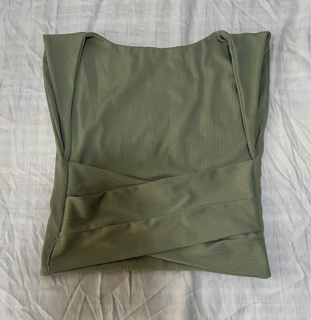 Green Cropped Top Wrap-around Style (Category: Blouses) located in Paranaque City. Submitted by flamespicks (Listing ID 1336404203, Image 2). Description: Brand: None Size: XS Condition: Lightly Used Fabric: Cotton lightly strechable Rfs: Decluttering Model's Measurements Bust: 33 Waist: 25 Hips: 35 .