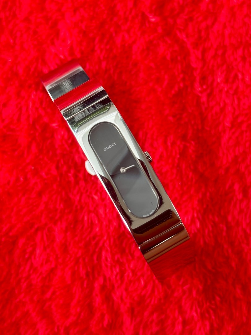 Gucci 2400 S bangle watch