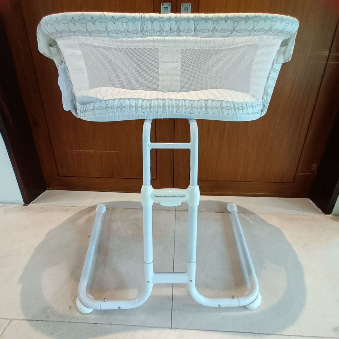 Halo Bassinest Glide Sleeper for bedside Selling only 5 000 slightly used only still like new Babies Kids Baby Nursery Kids Furniture Cots Cribs on Carousell