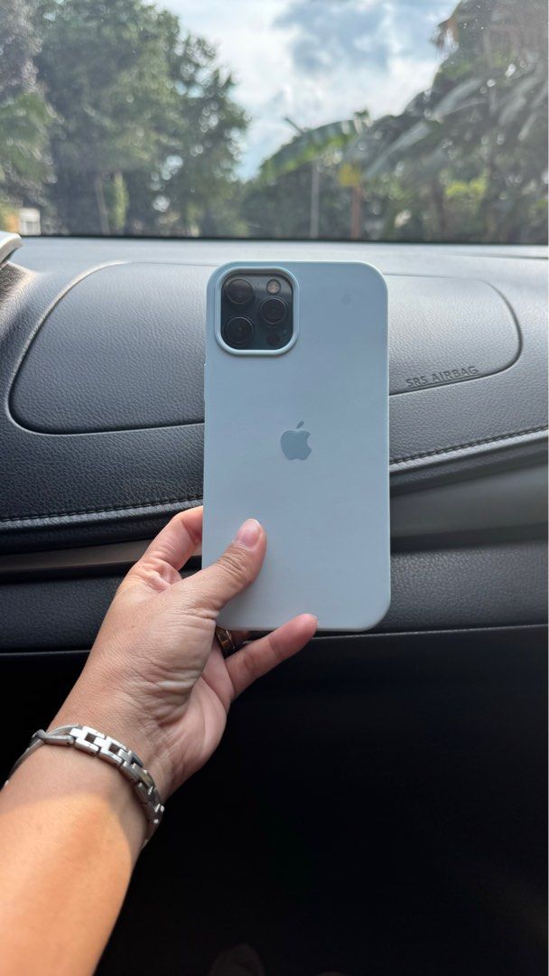 Iphone 12 pro max (Category: iPhone 12 Series) located in Manila. Submitted by luanglizet51562 (Listing ID 1336451519, Image 2). Description: With box Lady owned Battery health- service With free Rhode casing .