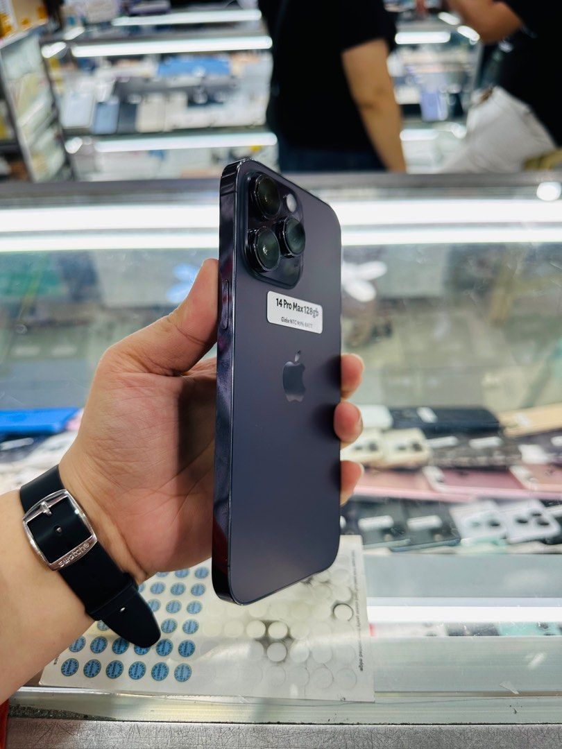 Iphone 14 Pro Max 128gb 90% batt Globelocked (Category: iPhone 14 Series) located in San Juan City. Submitted by javedsgadgetshop (Listing ID 1336359469, Image 3). Description: OPEN FOR INSTALLMENT VIA CREDIT CARD/GGIVES/SPAY/BILLEASE & SWAP/TRADE-IN! BUY AND SELL! Quick Specs : Iphone 14promax •128gb •NTC Variant •90% batt health •Globelocked •95% Smoothness •No hidden issue | No Repaired •100% Authentic | Not Refurbished •w/ OEM Charger & store