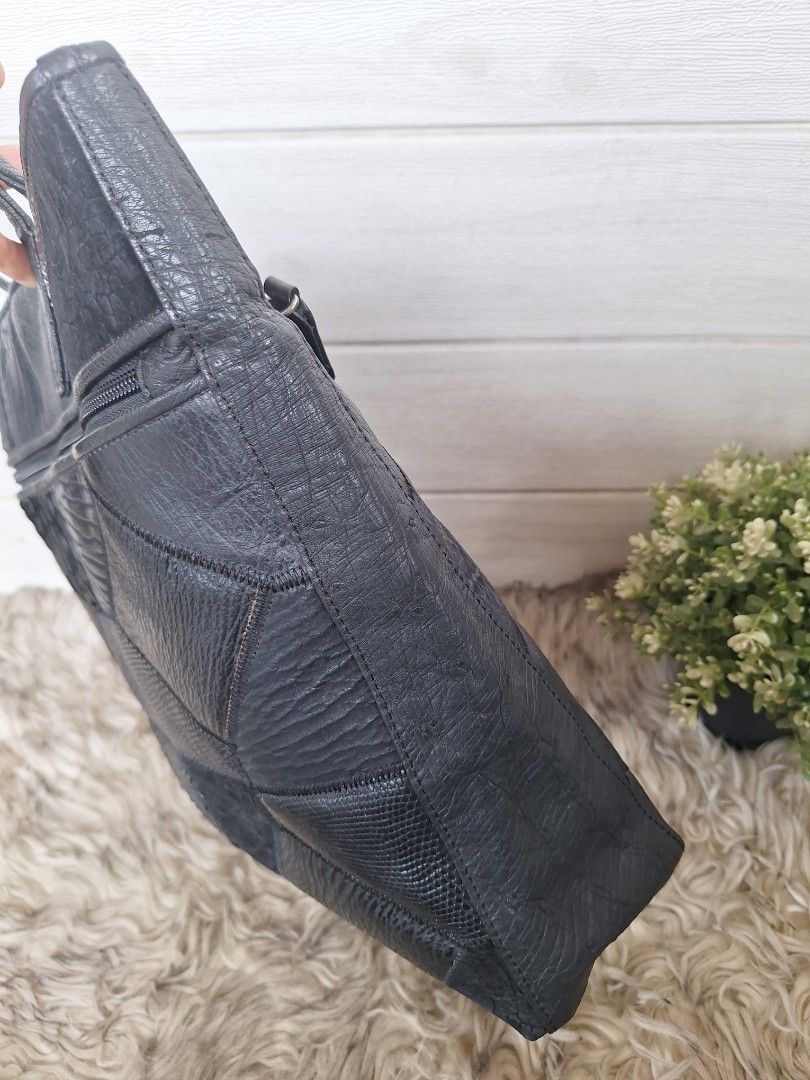 JRA Tote Bag (Category: Luxury Bags & Wallets) located in Tagum. Submitted by ynez.luxurypicksph (Listing ID 1336380512, Image 3). Description: M- preloved Japan with only minimal signs of usage.