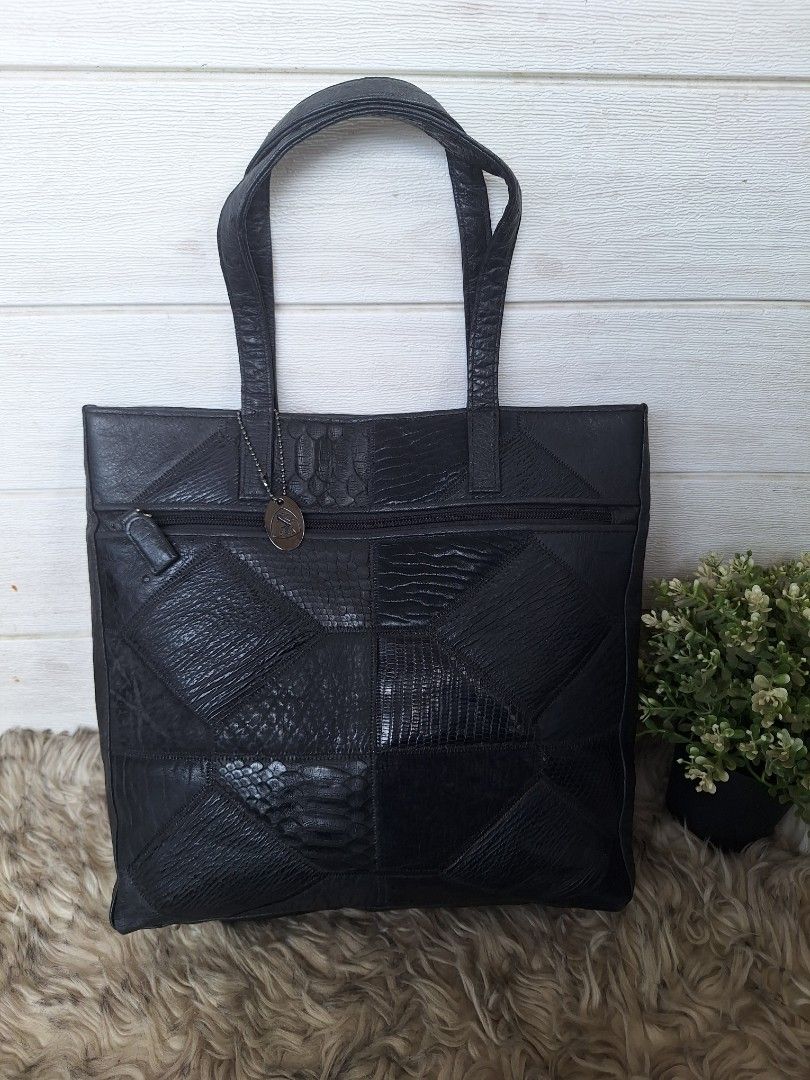 JRA Tote Bag (Category: Luxury Bags & Wallets) located in Tagum. Submitted by ynez.luxurypicksph (Listing ID 1336380512, Image 1). Description: M- preloved Japan with only minimal signs of usage.