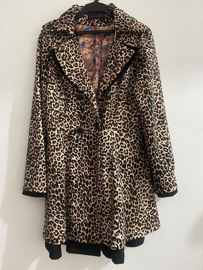 Leopard Print Coat (Category: Coats, Jackets and Outerwear) located in Makati City. Submitted by madylove (Listing ID 1336343083, Image 1). Description: With flaw see last pic Up to XL.