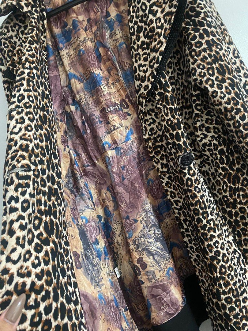 Leopard Print Coat (Category: Coats, Jackets and Outerwear) located in Makati City. Submitted by madylove (Listing ID 1336343083, Image 3). Description: With flaw see last pic Up to XL.