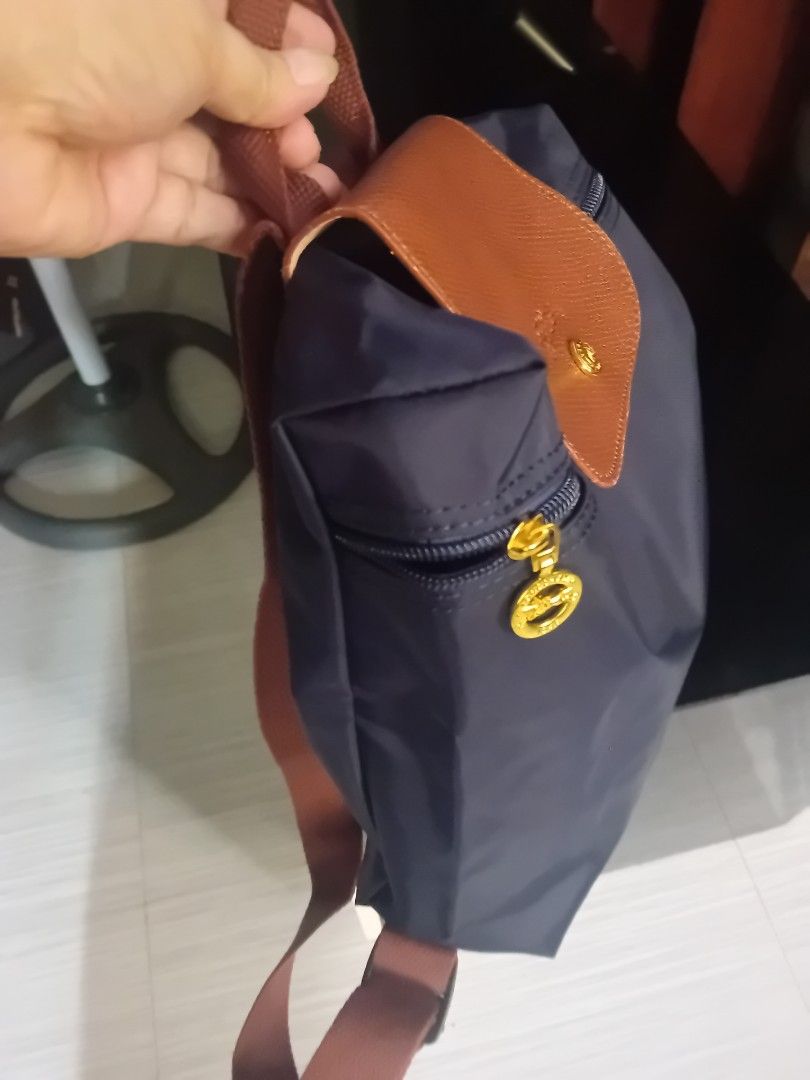 Longchamp Bagpack (Category: Backpacks) located in Valenzuela. Submitted by etzetera26 (Listing ID 1336386022, Image 3). Description: Longchamp Cute Bag No issue.