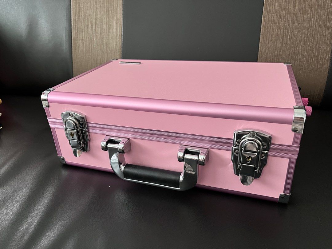 Makeup box (Category: Makeup) located in Singapore. Submitted by Doremithm (Listing ID 1336452250, Image 1). Description: Pink color makeup box. 38cm (length) x 25cm (height) x13cm (width).