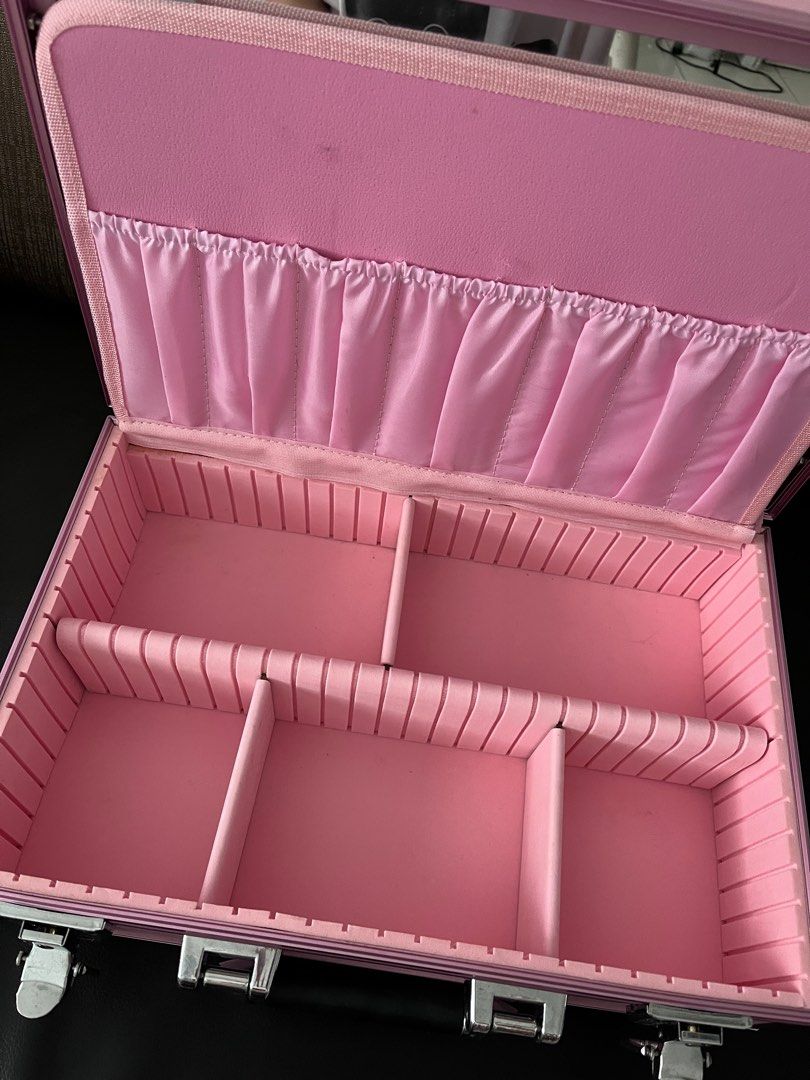 Makeup box (Category: Makeup) located in Singapore. Submitted by Doremithm (Listing ID 1336452250, Image 2). Description: Pink color makeup box. 38cm (length) x 25cm (height) x13cm (width).