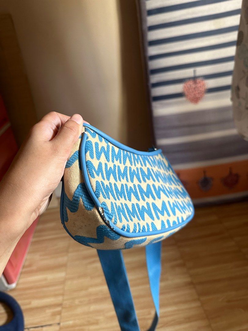 Mango dual sling and hand bag (Category: Luxury Bags & Wallets) located in Valenzuela. Submitted by shopwithmika (Listing ID 1336363522, Image 2). Description: .