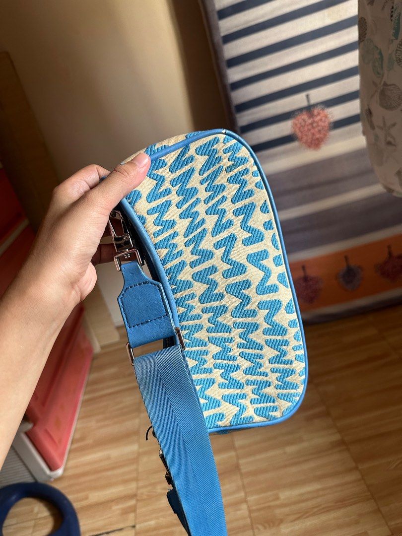 Mango dual sling and hand bag (Category: Luxury Bags & Wallets) located in Valenzuela. Submitted by shopwithmika (Listing ID 1336363522, Image 3). Description: .