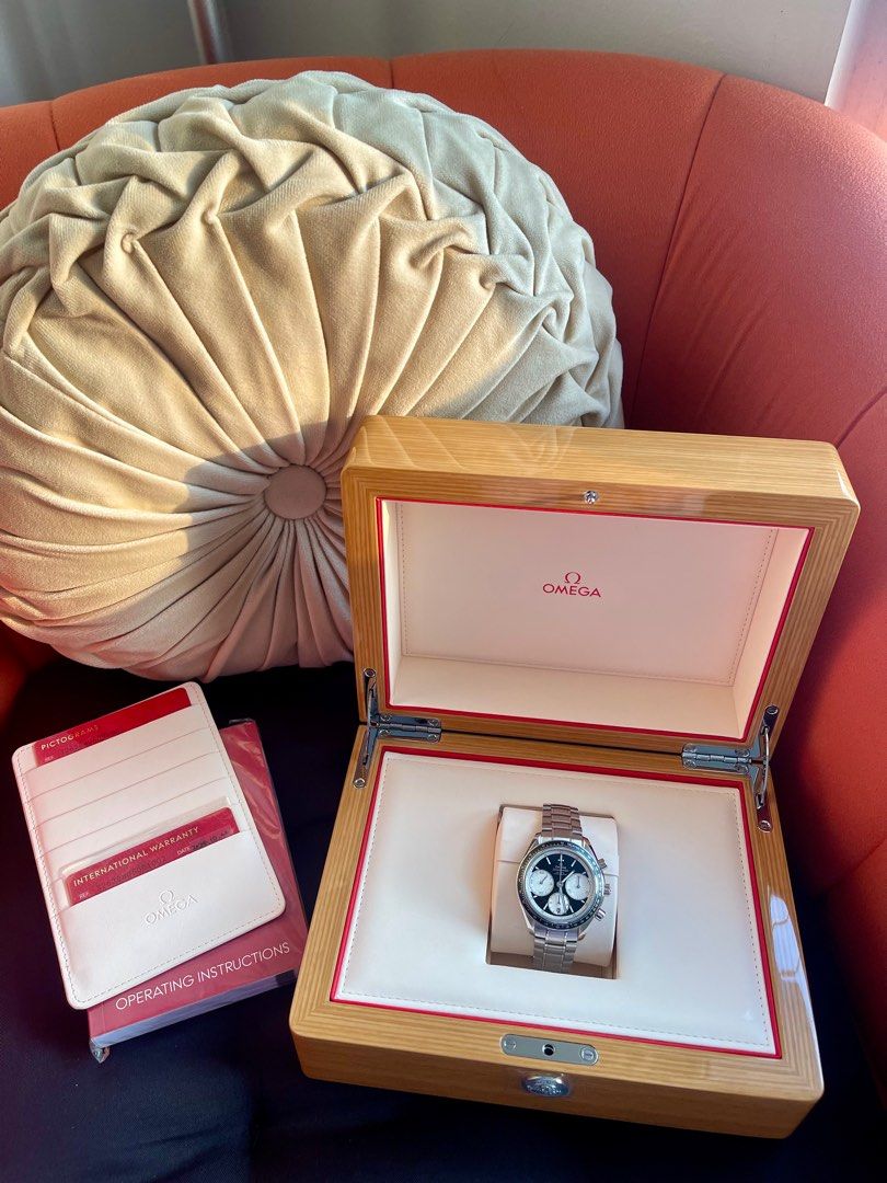 OMEGA Speedmaster SALE (Category: Luxury Watches) located in Manila. Submitted by verashops (Listing ID 1336353106, Image 1). Description: Omega Speedmaster Date 40mm Racing Reverse Panda Dial Hard to find! Reference: 326.30.40.50.01.002 COMPLETE SET: Box, Manual and Cards Brand New: October 2024 Regular Retail Price: Php 350,000php / $5995 approximately Selling for 205,000php (slightly negotiable) PM me for watch viewing - Manila.