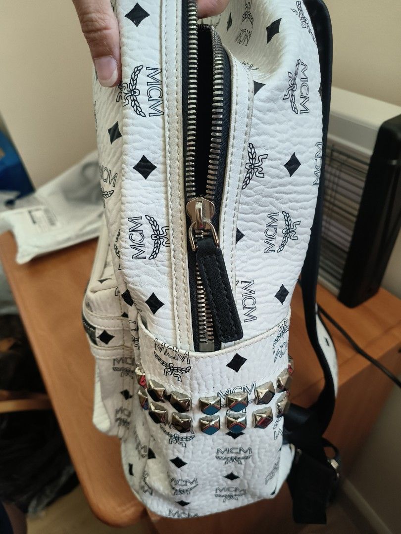 BIDDING!! ORIGINAL MCM WHITE BACKPACK - RANK SA - NEGOTIABLE (Category: Luxury Bags & Wallets) located in Manila. Submitted by riontokioaf (Listing ID 1336441946, Image 2). Description: BIDDING! SEND YOUR BEST OFFER!.
