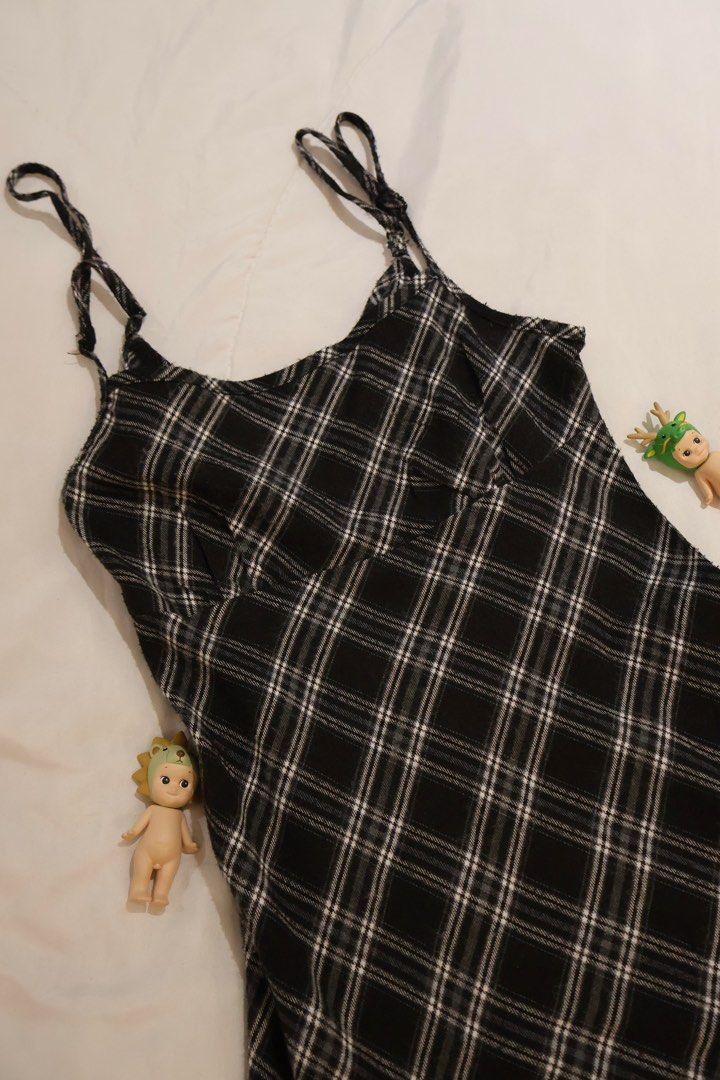 Plaid Print Black Dress (Category: Dresses) located in Quezon City. Submitted by secondchance.mnl (Listing ID 1336486168, Image 1). Description: Size: XS Condition: 10/10 Very cute fit! Very casual & demure..