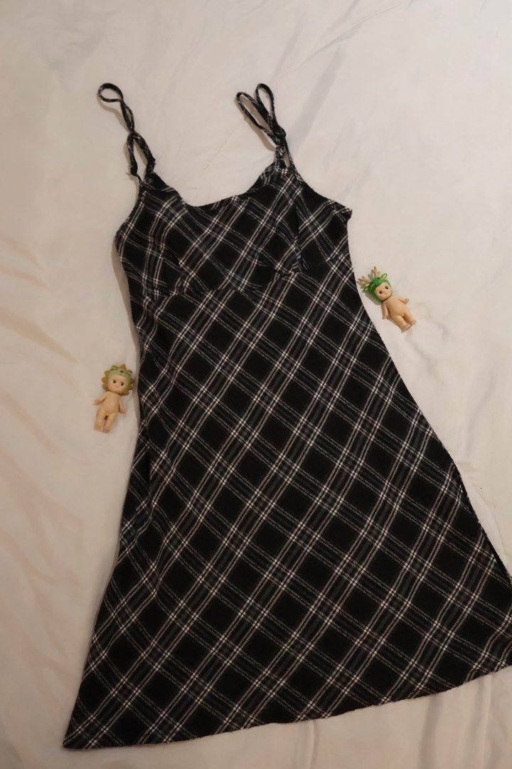 Plaid Print Black Dress (Category: Dresses) located in Quezon City. Submitted by secondchance.mnl (Listing ID 1336486168, Image 2). Description: Size: XS Condition: 10/10 Very cute fit! Very casual & demure..